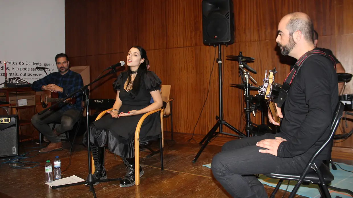 Conversa com Etérea e concerto acústico na Casa do Brasil