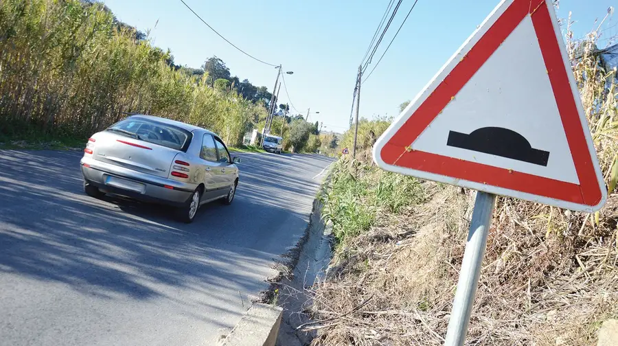 Reabilitar estrada entre Alhandra e Arruda custa um milhão por quilómetro Reabilitar estrada entre Alhandra e Arruda custa um milhão por quilómetro
