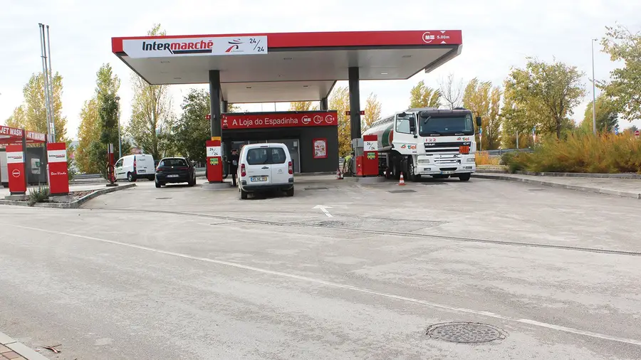 Atropelado pelo próprio carro quando abastecia em Alcanena Atropelado pelo próprio carro quando abastecia em Alcanena