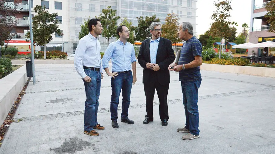 Abaixo-assinado contra estacionamento em praça de Alverca