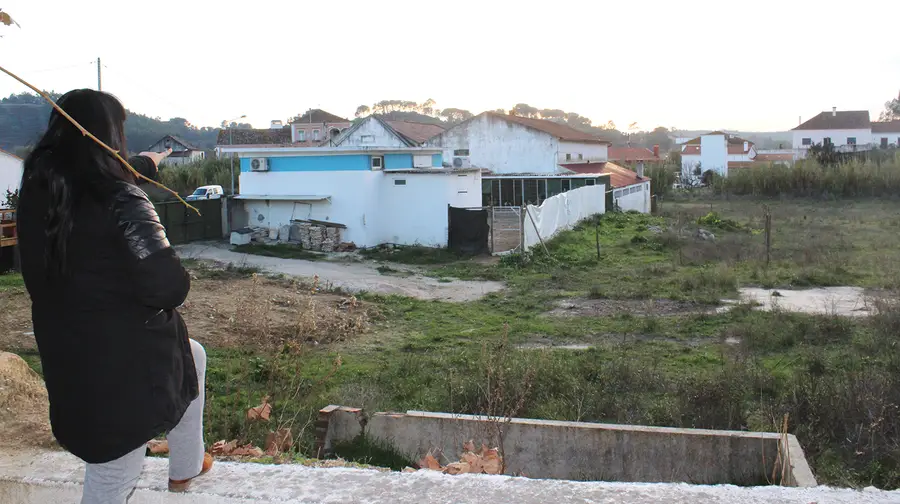 Moradores de São João da Ribeira queixam-se de canil no meio da aldeia