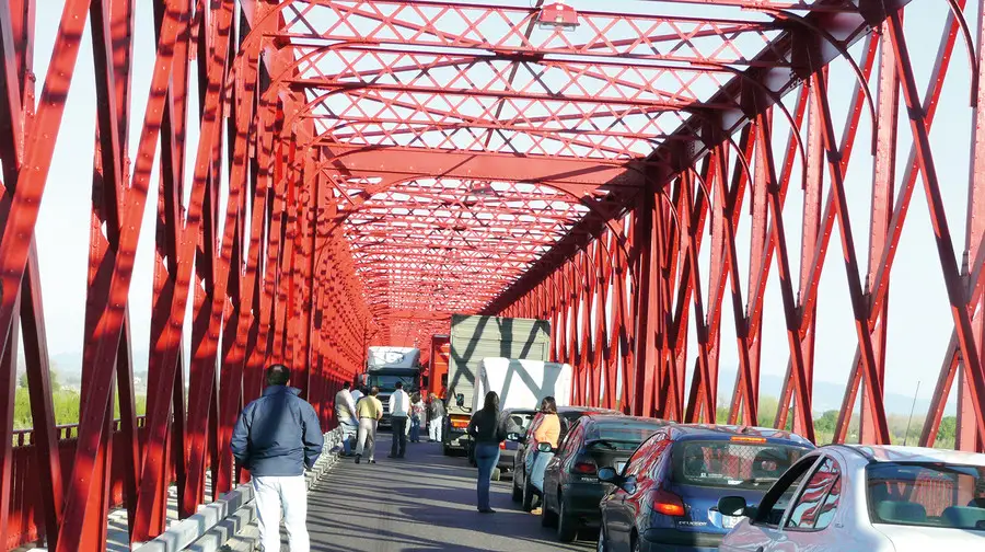Agrotejo critica passividade das autoridades e quer trânsito regulado na ponte da Chamusca