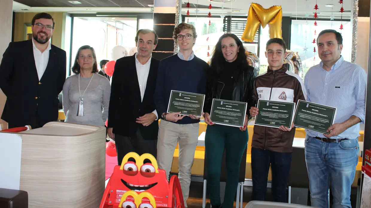 McDonald’s e Associação de Futebol de Santarém premeiam melhores alunos e atletas