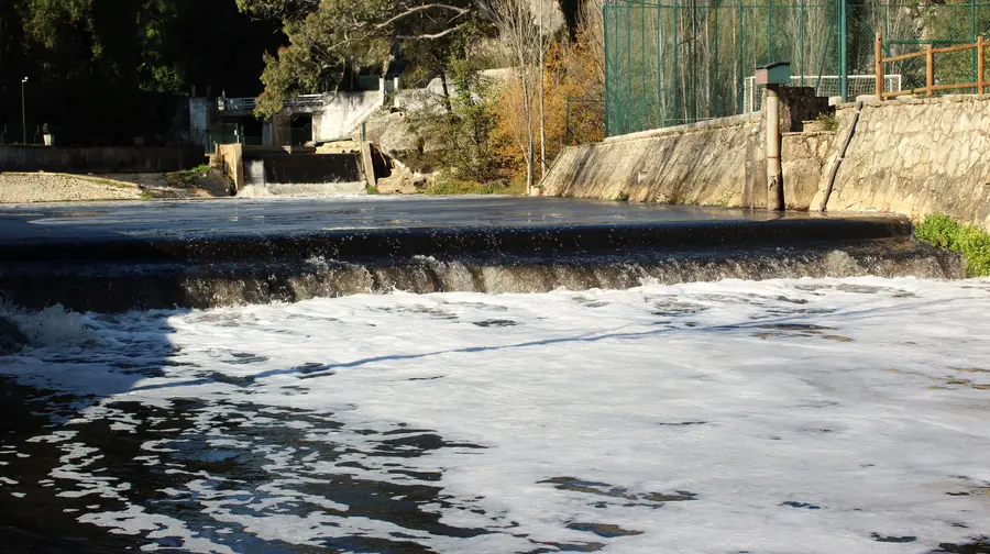 Rio Alviela alvo de mais um atentado ambiental Rio Alviela alvo de mais um atentado ambiental