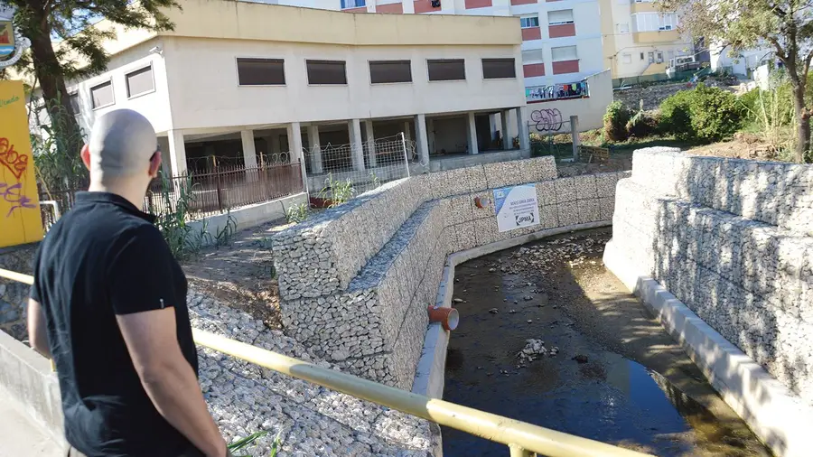 Moradores de Alverca querem mão pesada para pecuária poluidora Moradores de Alverca querem mão pesada para pecuária poluidora