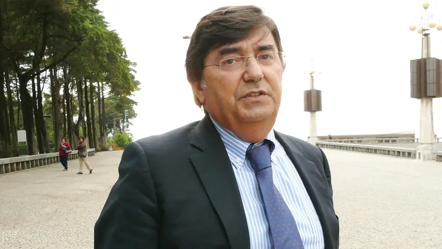 Ex-vice da Câmara de Ourém absolvido de recebimento indevido de vantagem Ex-vice da Câmara de Ourém absolvido de recebimento indevido de vantagem