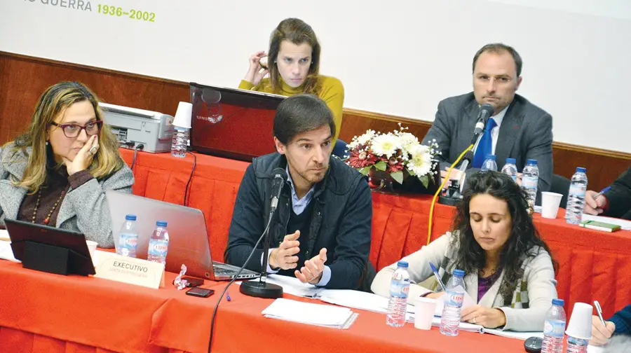 Serviço de limpeza da Junta de Vila Franca de Xira bateu no fundo Serviço de limpeza da Junta de Vila Franca de Xira bateu no fundo