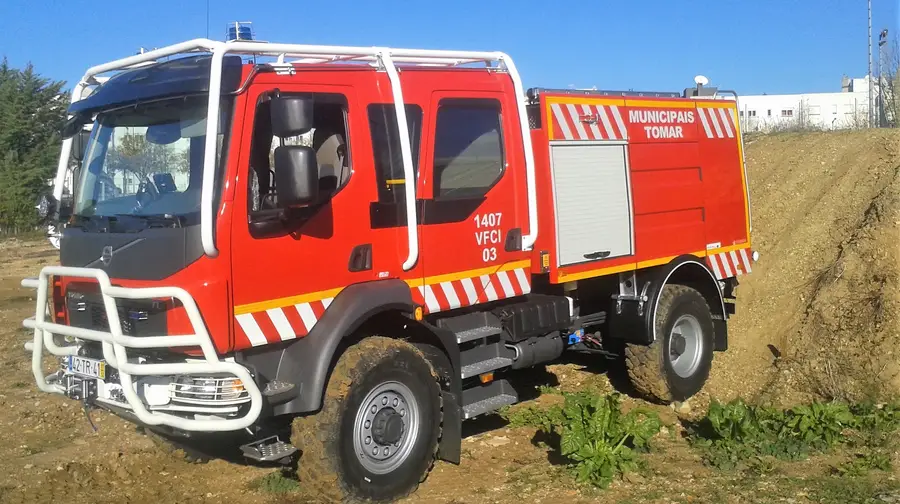 Novo autotanque de combate a incêndios para os bombeiros
