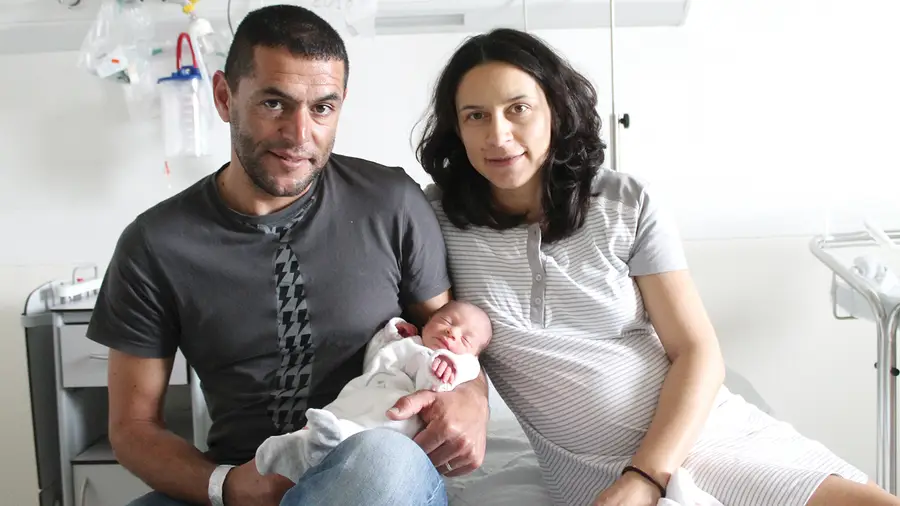 Sara nasceu com as 12 badaladas e é a bebé do ano no Hospital Vila Franca de Xira