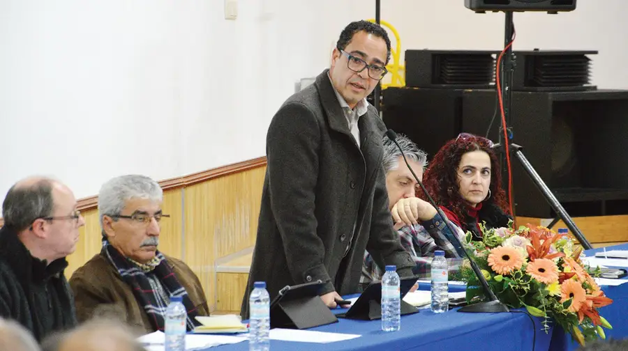 CDU imita PS e paga mil euros a dois eleitos a meio tempo na Junta de Alverca CDU imita PS e paga mil euros a dois eleitos a meio tempo na Junta de Alverca