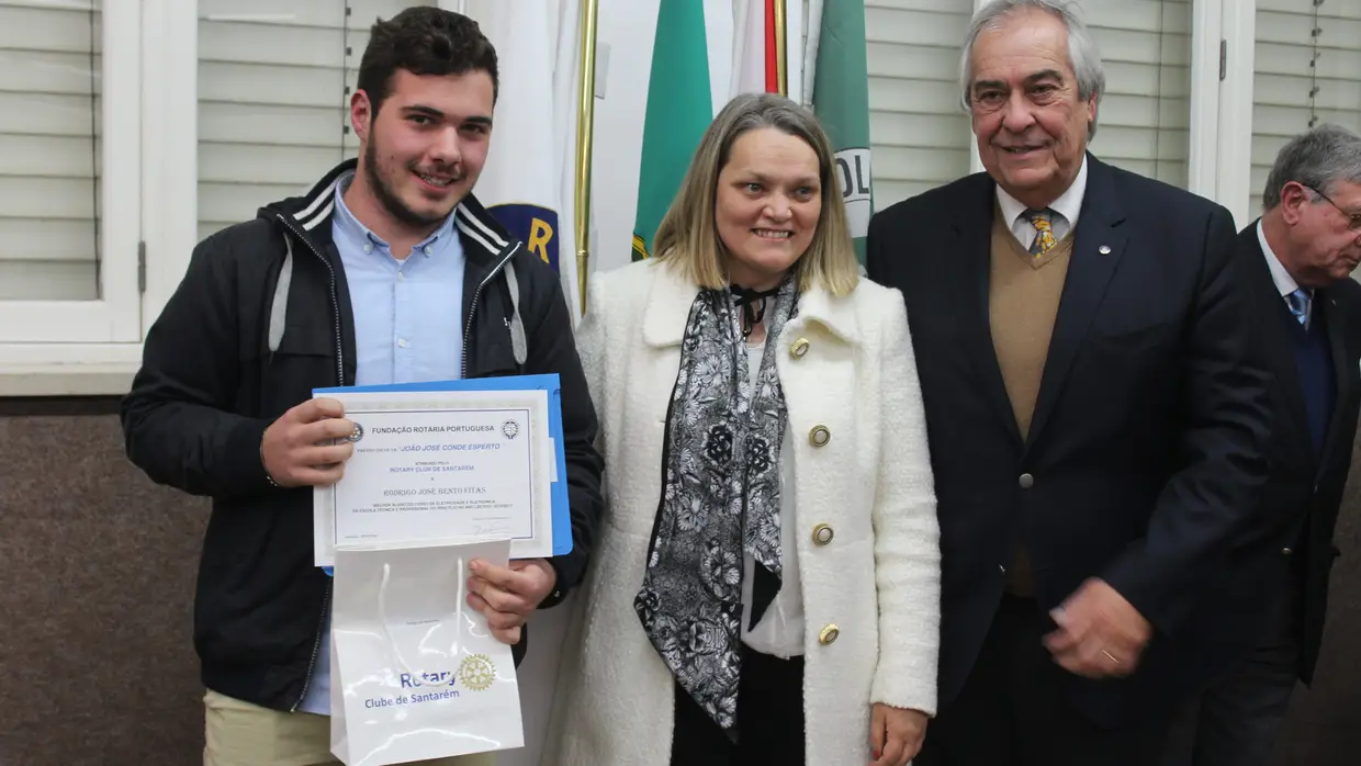 Cerimónia de entrega de prémios escolares do Rotary Club de Santarém