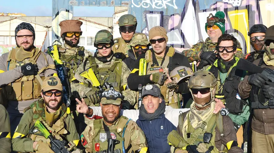 Brincar às guerras com um objectivo solidário Brincar às guerras com um objectivo solidário