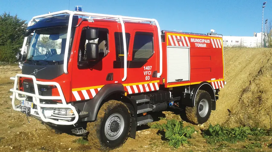 Bombeiros de Tomar com novo autotanque de combate a incêndios