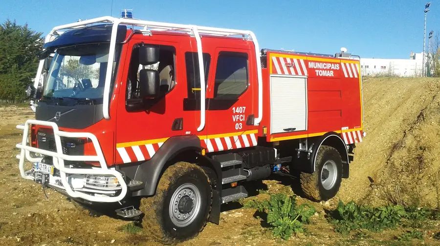 Bombeiros de Tomar com novo autotanque de combate a incêndios