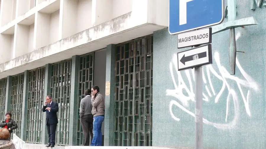 Processo legionella com 54 pedidos de instrução e a caminho de Loures Processo legionella com 54 pedidos de instrução e a caminho de Loures