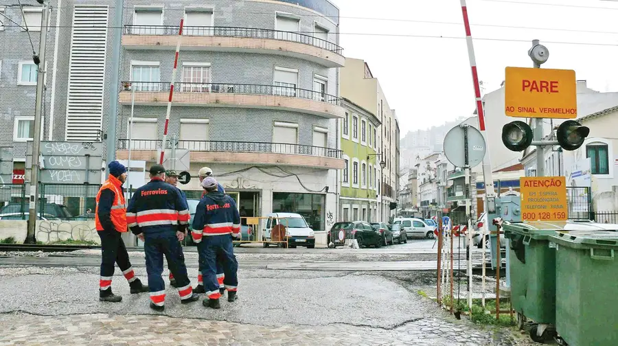 Fecho de passagem de nível no centro de Vila Franca de Xira deve ser prioridade