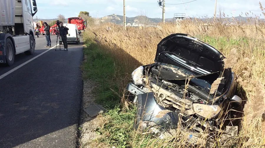 Quatro feridos em aparatoso acidente na Recta do Cabo