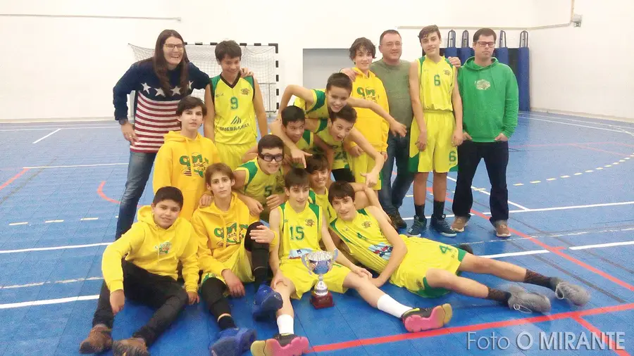 A equipa masculina de basquetebol sub 14