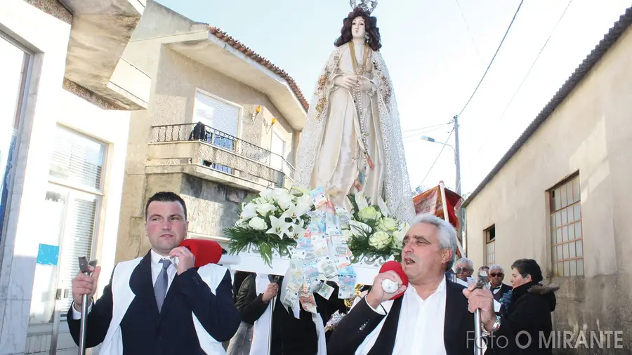 Centenas de pessoas aguardavam a passagem de Nossa Senhora da Graça