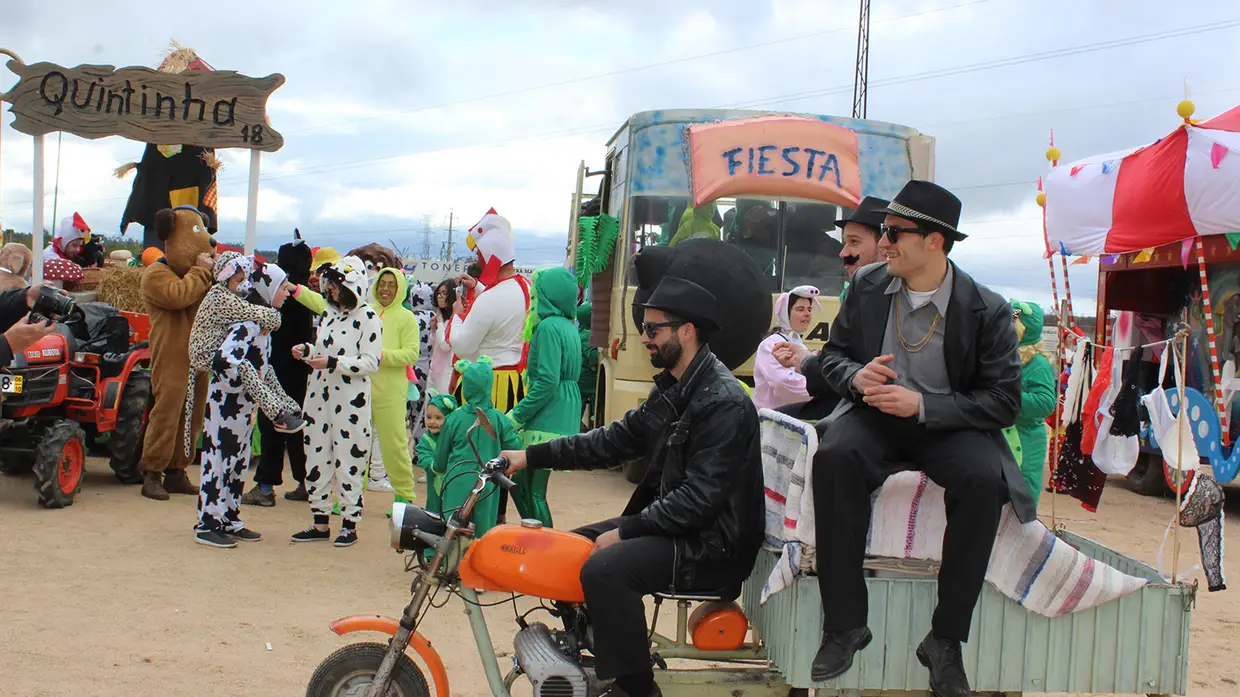 Desfile de Carnaval na Linhaceira