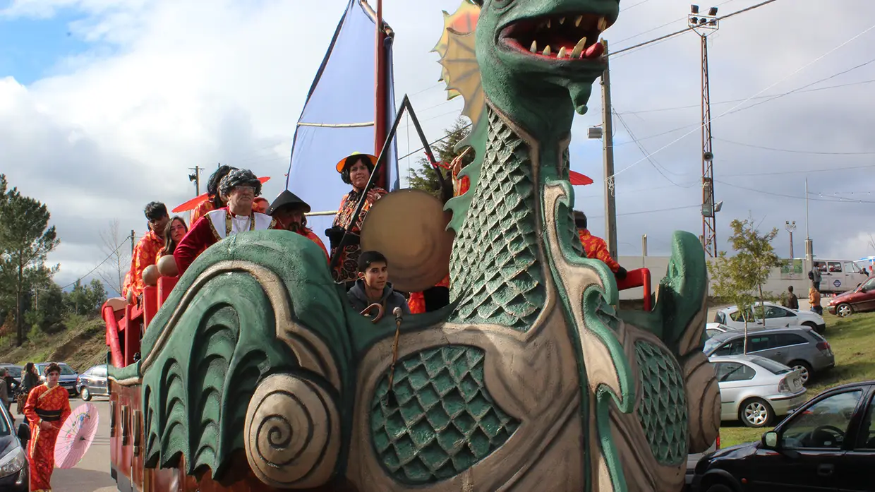Desfile de Carnaval na Linhaceira