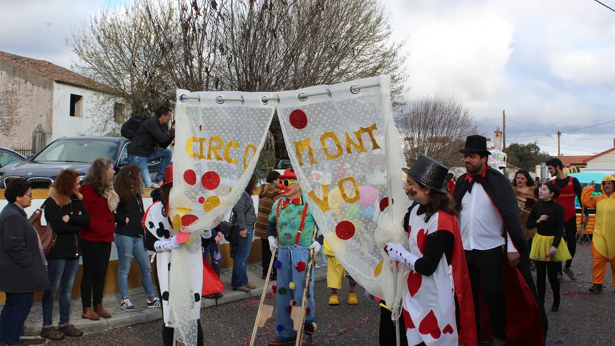 Desfile de Carnaval em Montalvo