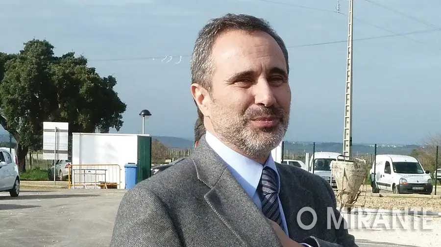 Comerciantes de Almeirim tratados abaixo de cão pela Águas do Ribatejo Comerciantes de Almeirim tratados abaixo de cão pela Águas do Ribatejo