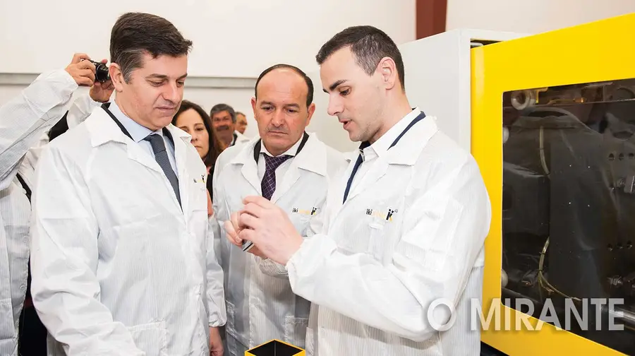IKI Mobile em Coruche é a primeira fábrica de telemóveis portuguesa IKI Mobile em Coruche é a primeira fábrica de telemóveis portuguesa