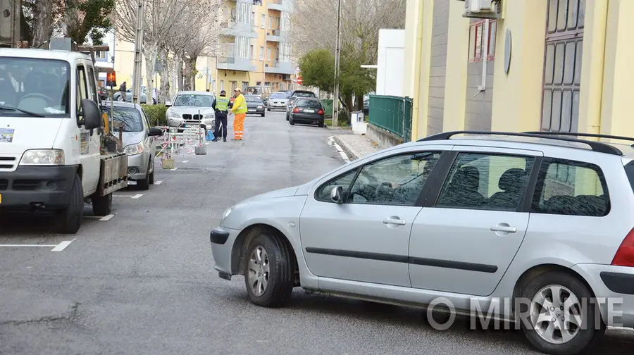 Estacionamento mal desenhado impediu bombeiros de sair do quartel Estacionamento mal desenhado impediu bombeiros de sair do quartel