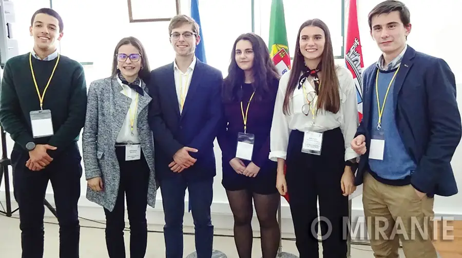 Eleitos deputados do Parlamento dos Jovens para representarem distrito de Santarém