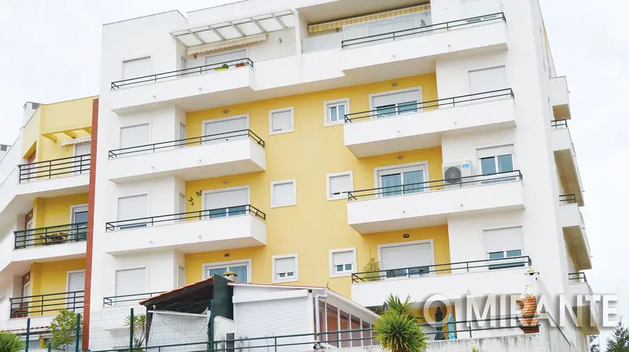 Obras ilegais em logradouros dão dores de cabeça a moradores na Póvoa de Santa Iria Obras ilegais em logradouros dão dores de cabeça a moradores na Póvoa de Santa Iria