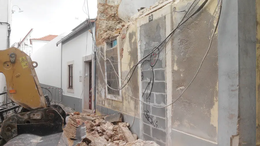 Edifício em risco foi demolido no centro histórico de Santarém
