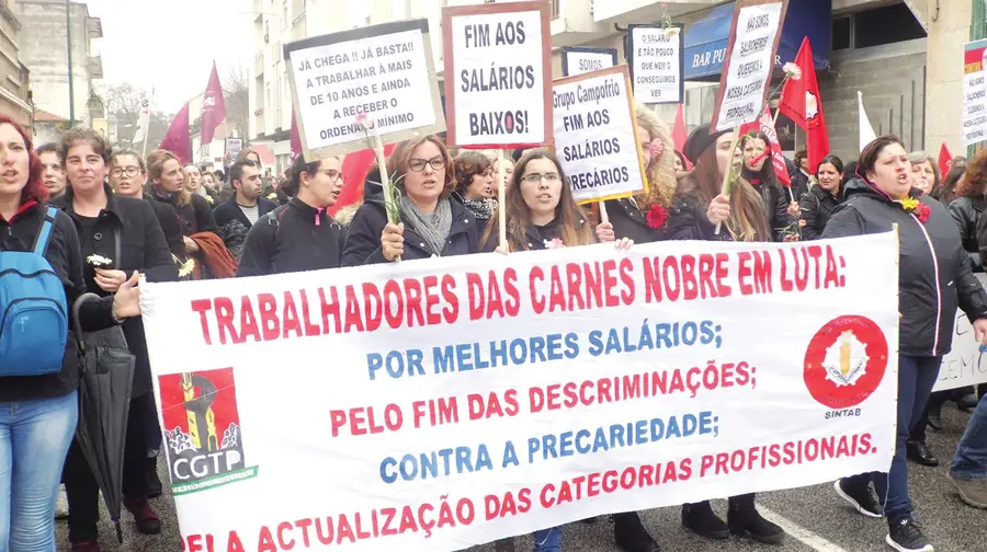 Trabalhadores das Carnes Nobre em luta por melhores salários e fim da precariedade Trabalhadores das Carnes Nobre em luta por melhores salários e fim da precariedade