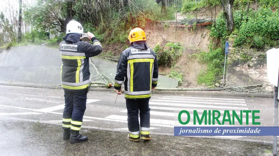 Mais um deslizamento de terras nas barreiras de Santarém