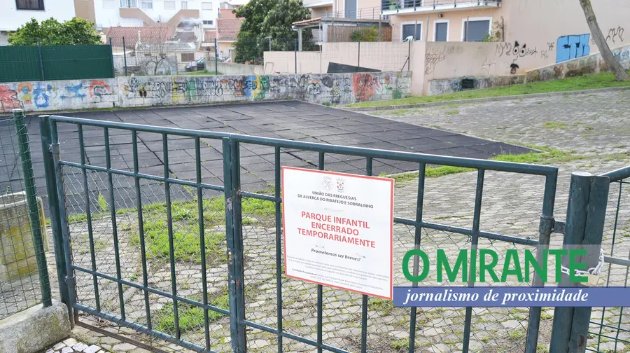 Parque infantil em Alverca encerrado há dois anos para obras que nunca mais chegam