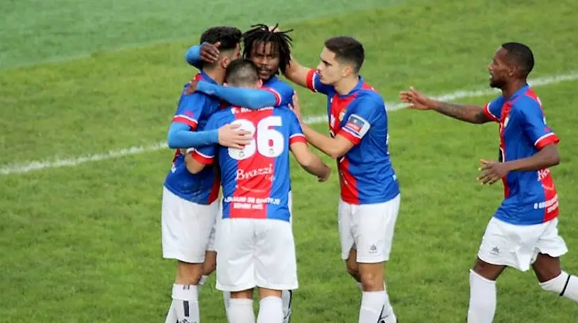 FC Alverca vence e recupera a liderança