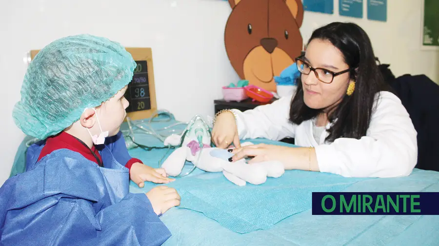 Hospital da Bonecada foi a Vila Franca de Xira ajudar crianças a perder o medo dos médicos