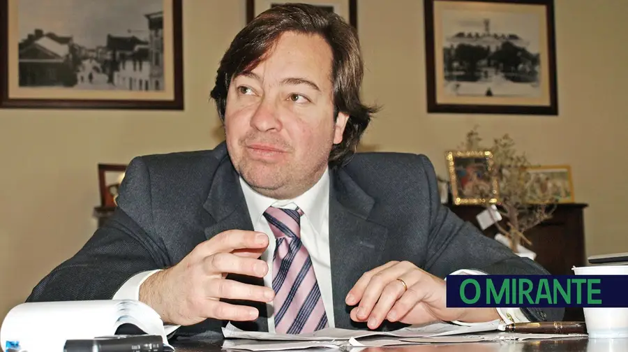 Câmara do Cartaxo vai pagar honorários de mais um processo de Paulo Caldas Câmara do Cartaxo vai pagar honorários de mais um processo de Paulo Caldas
