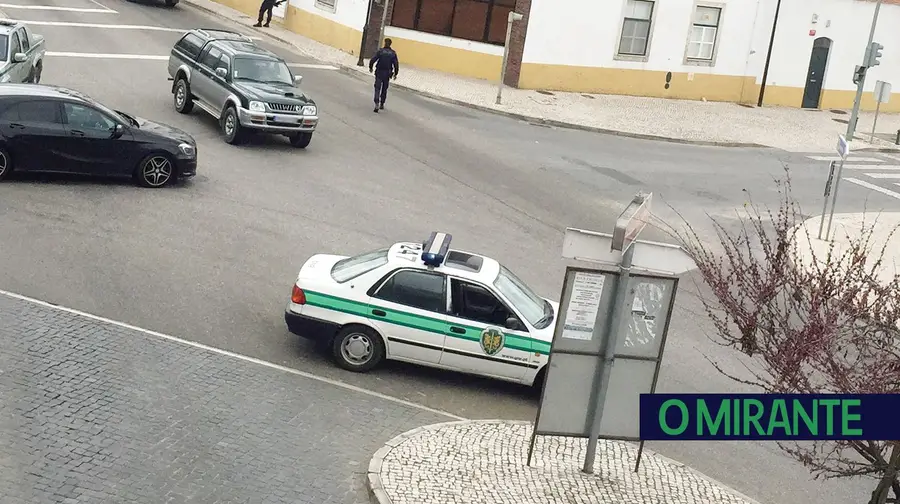 Foram precisas três detenções para suspeitos de assaltos em Almeirim irem presos Foram precisas três detenções para suspeitos de assaltos em Almeirim irem presos