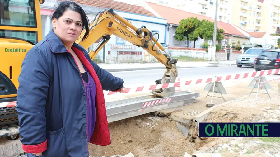 Moradora de Vale de Estacas “engolida” por abatimento do passeio