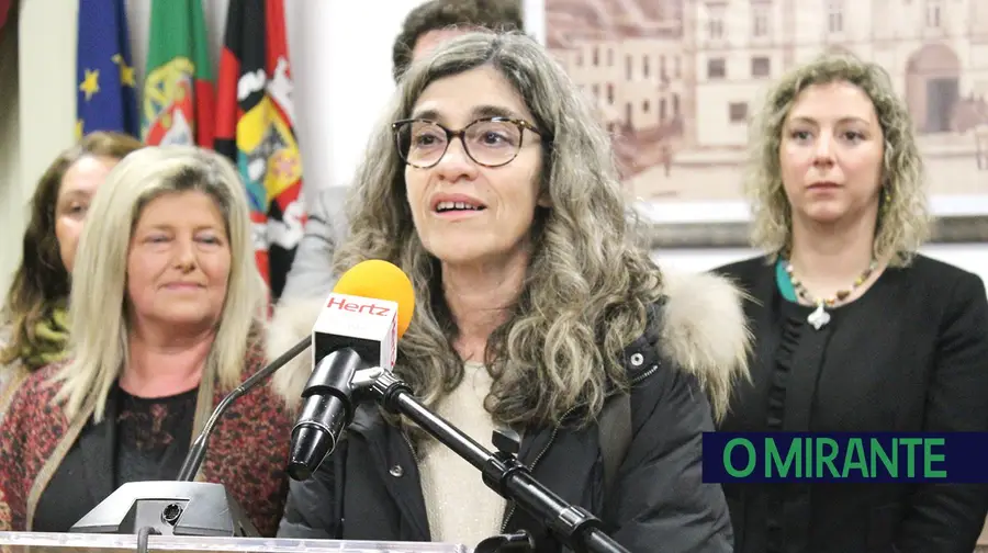Povo disse sim à primeira mordoma da Festa dos Tabuleiros Povo disse sim à primeira mordoma da Festa dos Tabuleiros