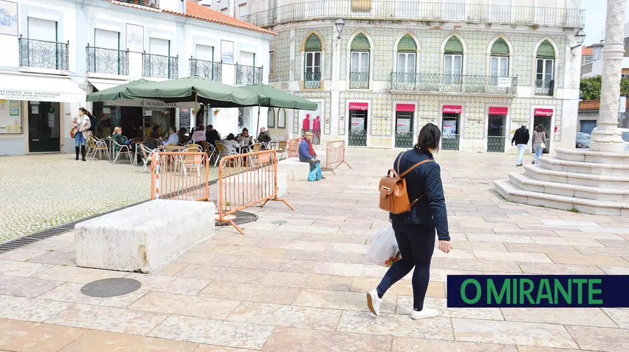 Uma centena de árvores para abater em Vila Franca de Xira Uma centena de árvores para abater em Vila Franca de Xira