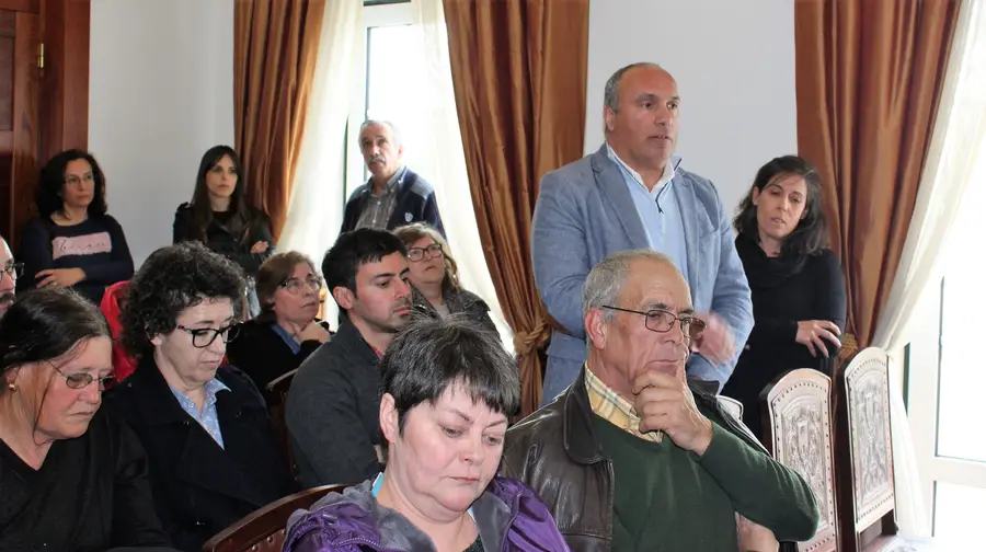 Funcionários da câmara de Alcanena exigem pagamento de horas extraordinárias Funcionários da câmara de Alcanena exigem pagamento de horas extraordinárias