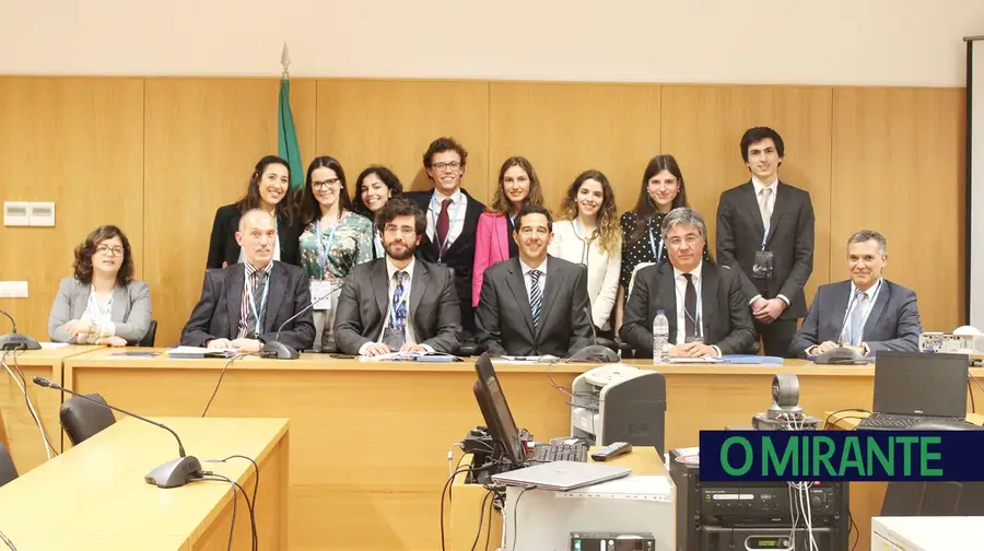Estudantes de Direito pela primeira vez num tribunal para uma competição em Santarém Estudantes de Direito pela primeira vez num tribunal para uma competição em Santarém