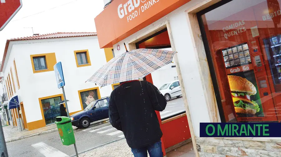 Moradores de Benavente continuam sem soluções para ruído nocturno Moradores de Benavente continuam sem soluções para ruído nocturno
