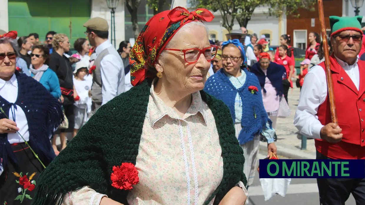 Celebrações do 25 de Abril em Benavente com cortejo de associações e colectividades