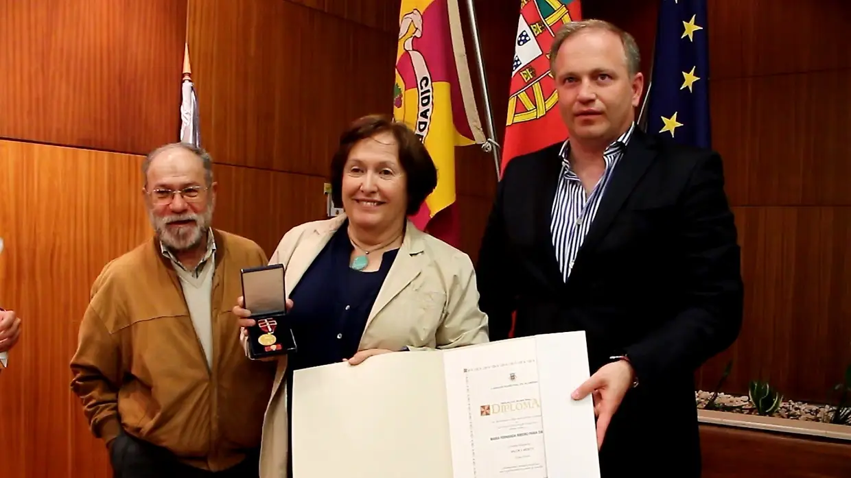 Maria Fernanda Faria - Medalha de valor e mérito - Pelo exemplo de vida e dedicação, ao longo de mais de três décadas ao serviço da comunidade escolar do concelho.