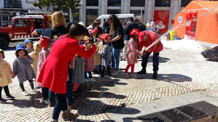Crianças animaram Dia do Bombeiro em Torres Novas