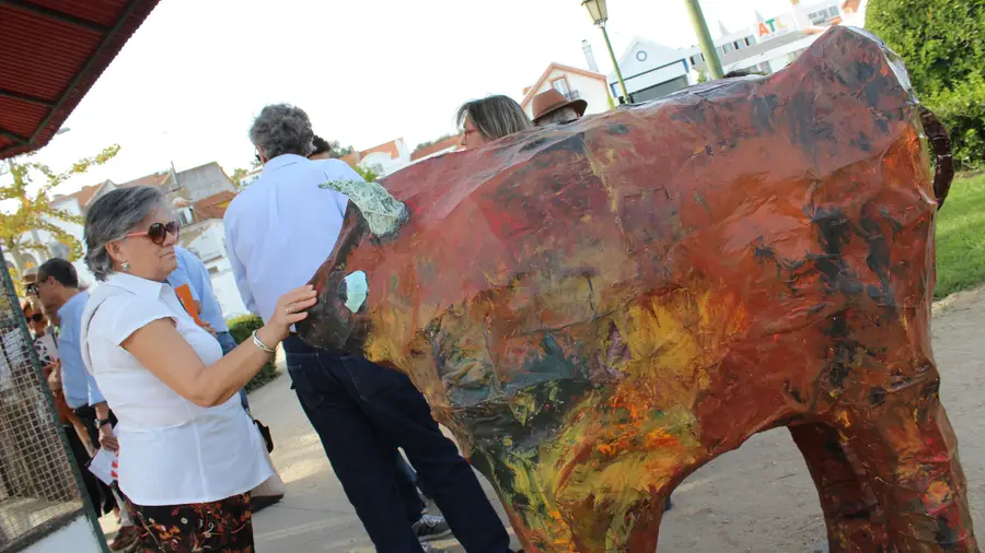 Dois artistas da Bienal de Coruche doam obras ao município