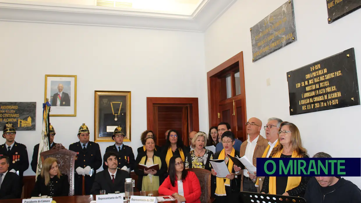 Comemoração do 104º aniversário do concelho de Alcanena com atribuição de medalhas grau ouro a algumas entidades